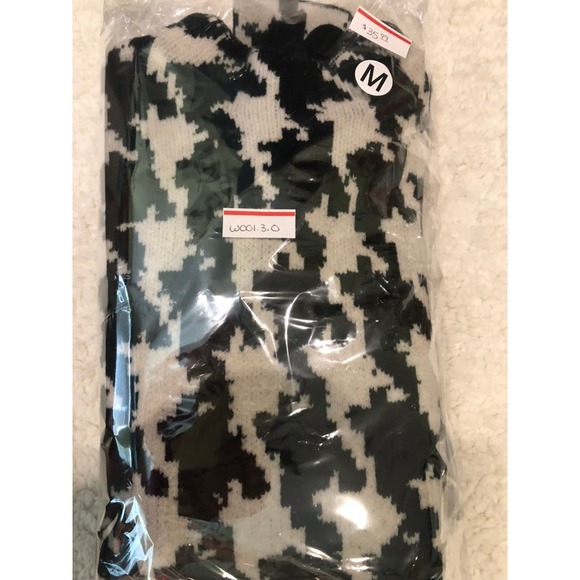 Women’s Express Crew Neck Sweater - Picture 4 of 4